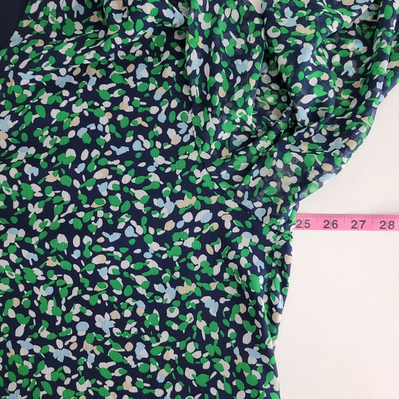 Chicos Abstract Dot Ditsy Floral Sheer Sleeve V Neck Round Hem Popover Blouse - Picture 9 of 12